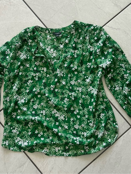 Ann Taylor Factory Tops - Ann Taylor Factory Green Floral V-Neck Long Sleeve Blouse Size S